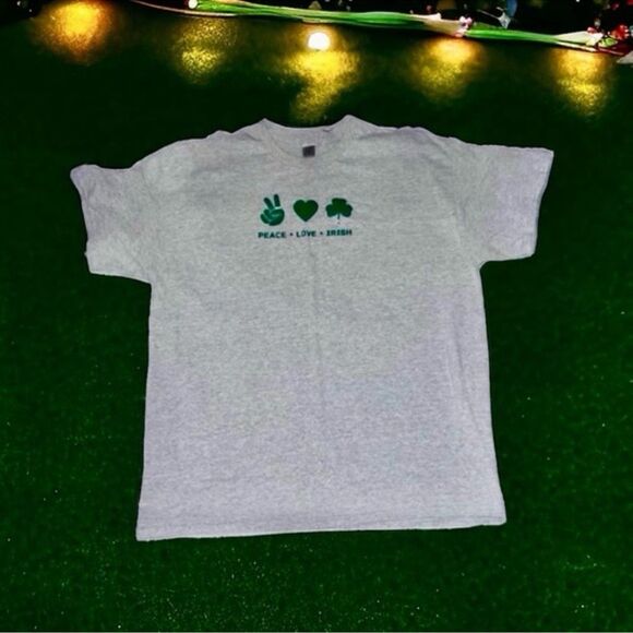 Shirt ST Patrick’s Day Graphic Peace Love Irish T-Shirt Tee Short Sleeve Size XL - Picture 7 of 16